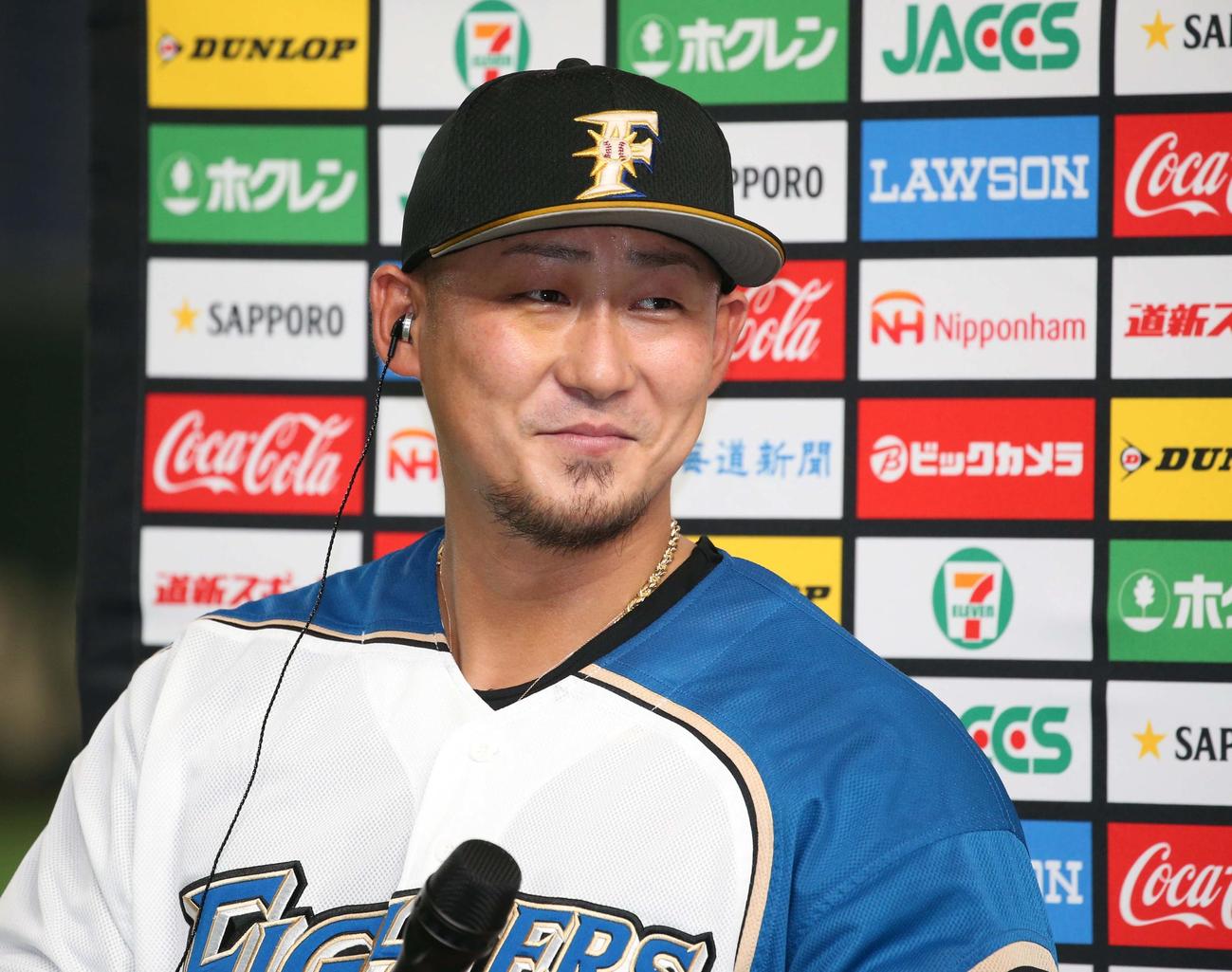 日本ハム対楽天　右目の腫れがひいた中田（撮影・黒川智章）