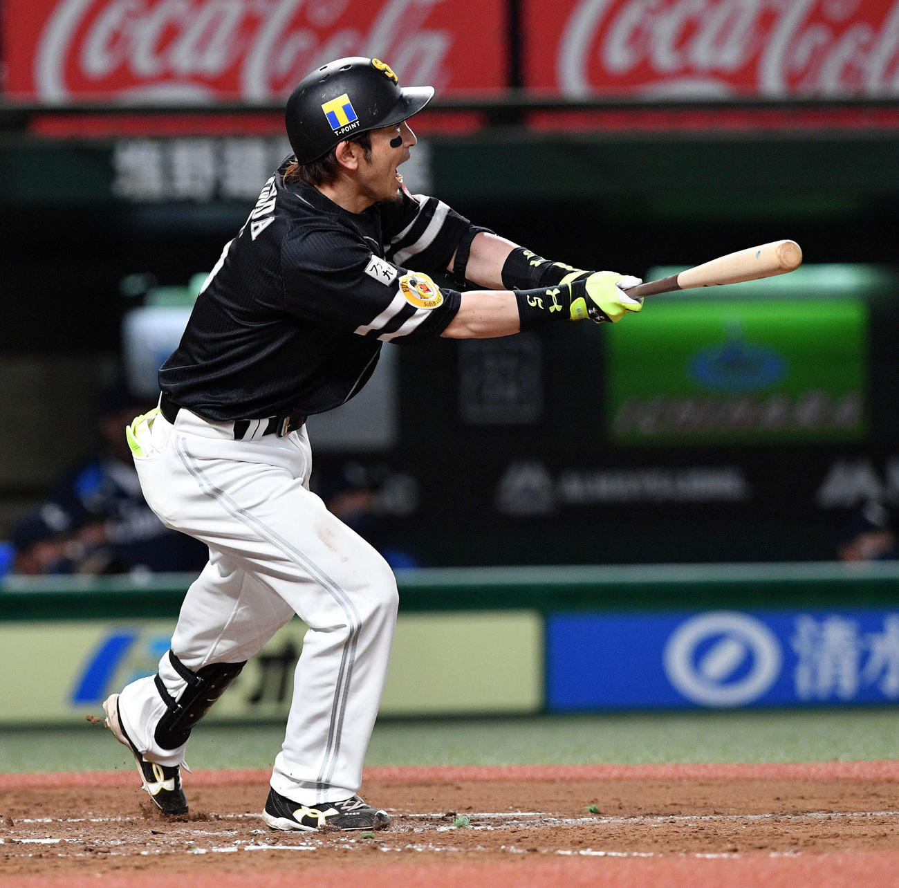 西武対ソフトバンク　4回表ソフトバンク無死一塁、松田は左越え2点本塁打を放つ（撮影・滝沢徹郎）