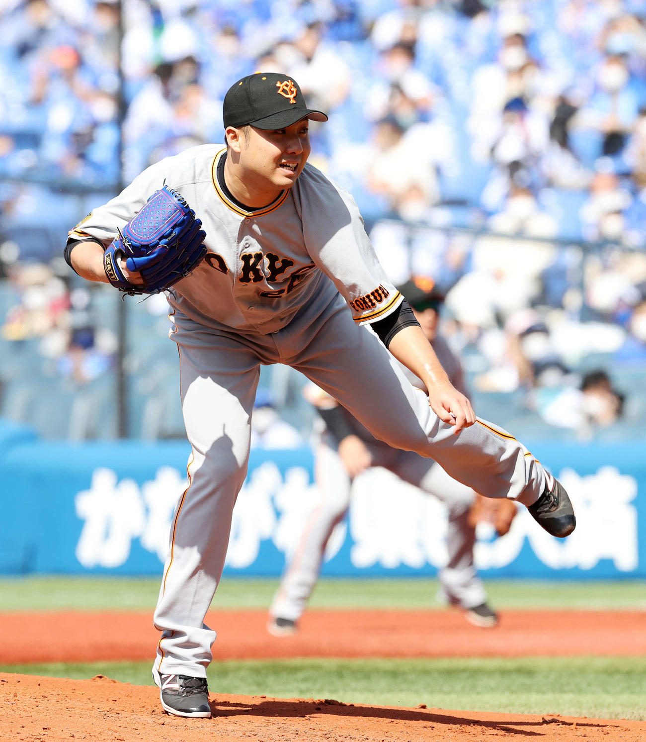 DeNA対巨人　先発し力投する巨人今村（撮影・鈴木正人）