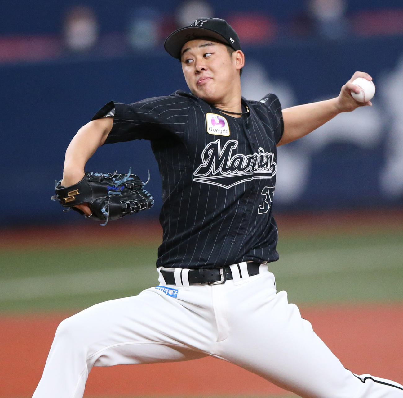 オリックス対ロッテ　6回、力投するロッテ鈴木（撮影・上山淳一）