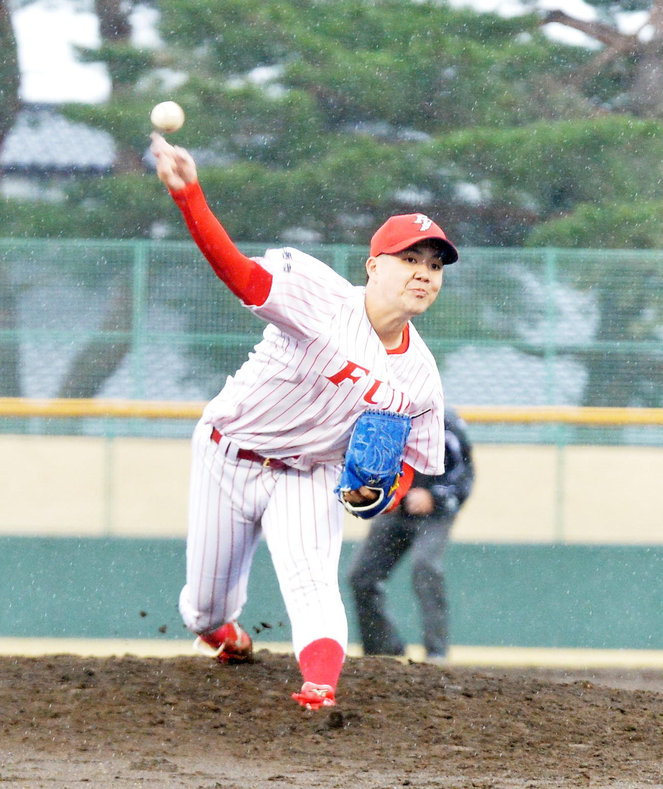 富士大対ノースアジア大　完全試合を達成した富士大・金村（撮影・佐藤究）