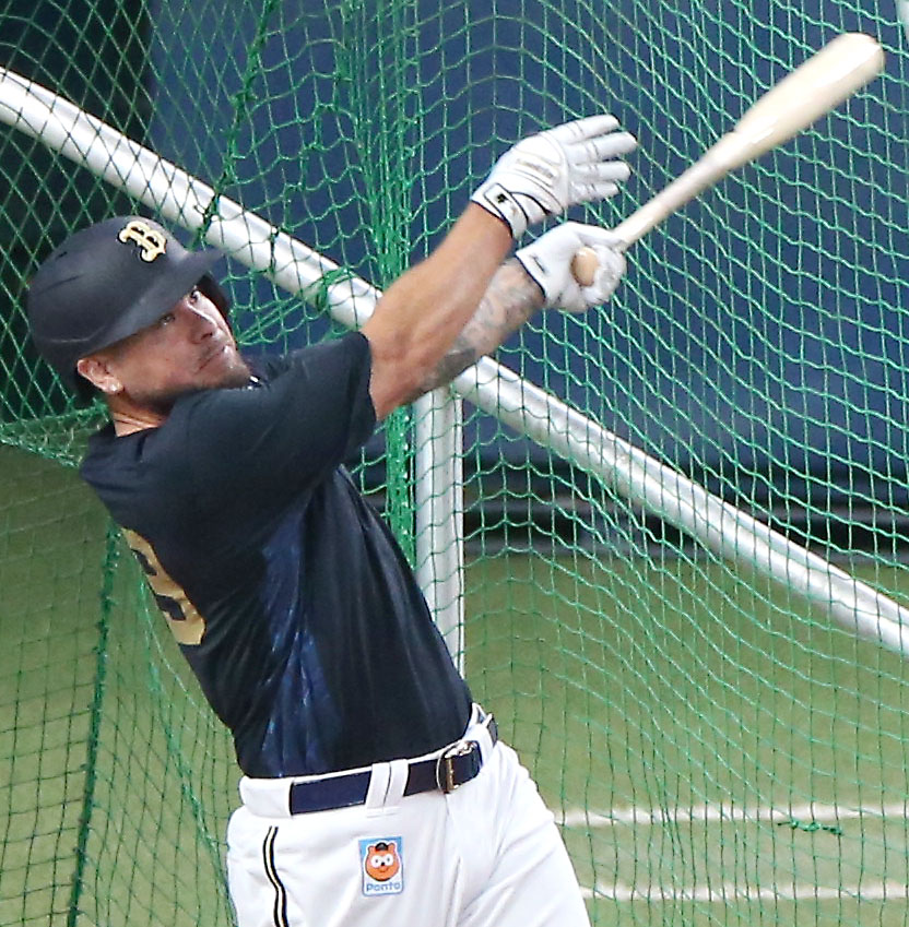 チームに合流しフリー打撃するロメロ（撮影・上山淳一）