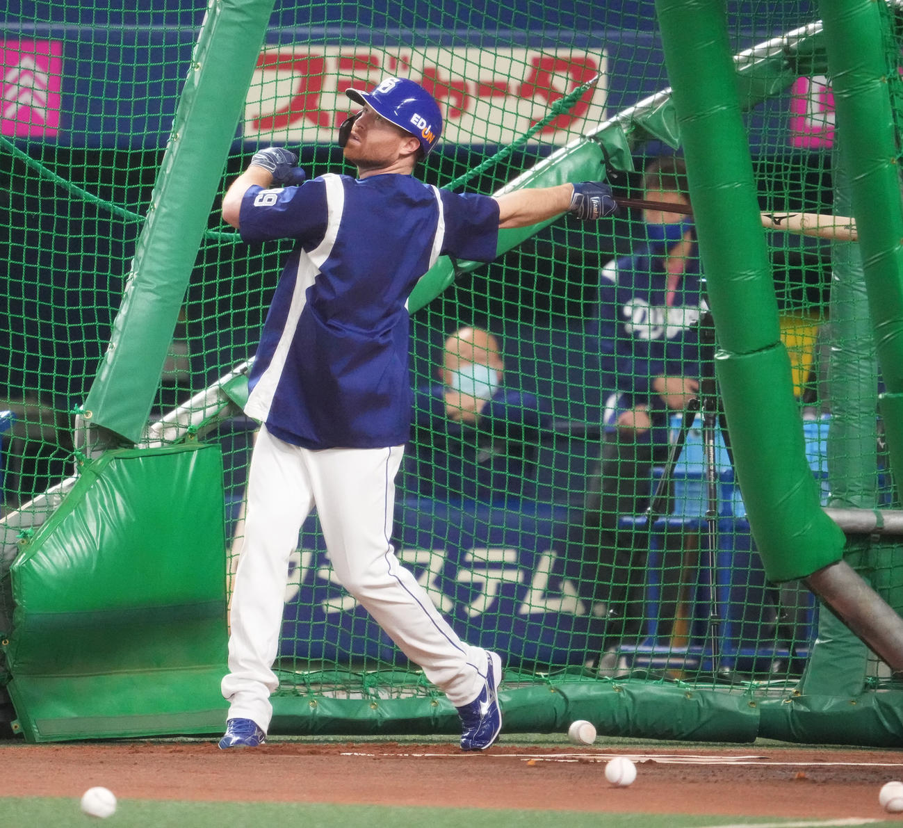 入団会見後、打撃練習を行ったマイク・ガーバー（撮影・森本幸一）