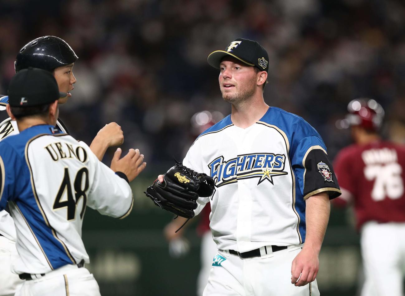 日本ハム対楽天　1回を無失点に抑え笑顔のアーリン（撮影・黒川智章）