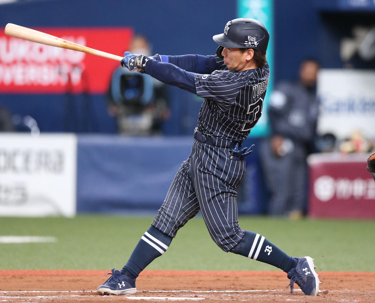 オリックス対ロッテ　7回裏オリックス2死一、二塁、吉田正は右前打を放つ（撮影・上山淳一）