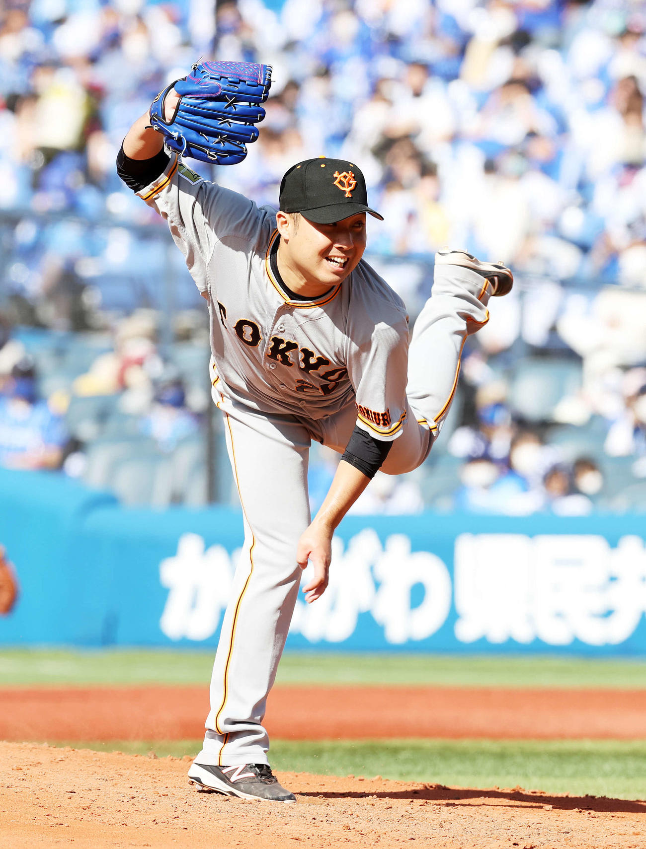 DeNA対巨人　先発し力投する巨人今村（撮影・鈴木正人）
