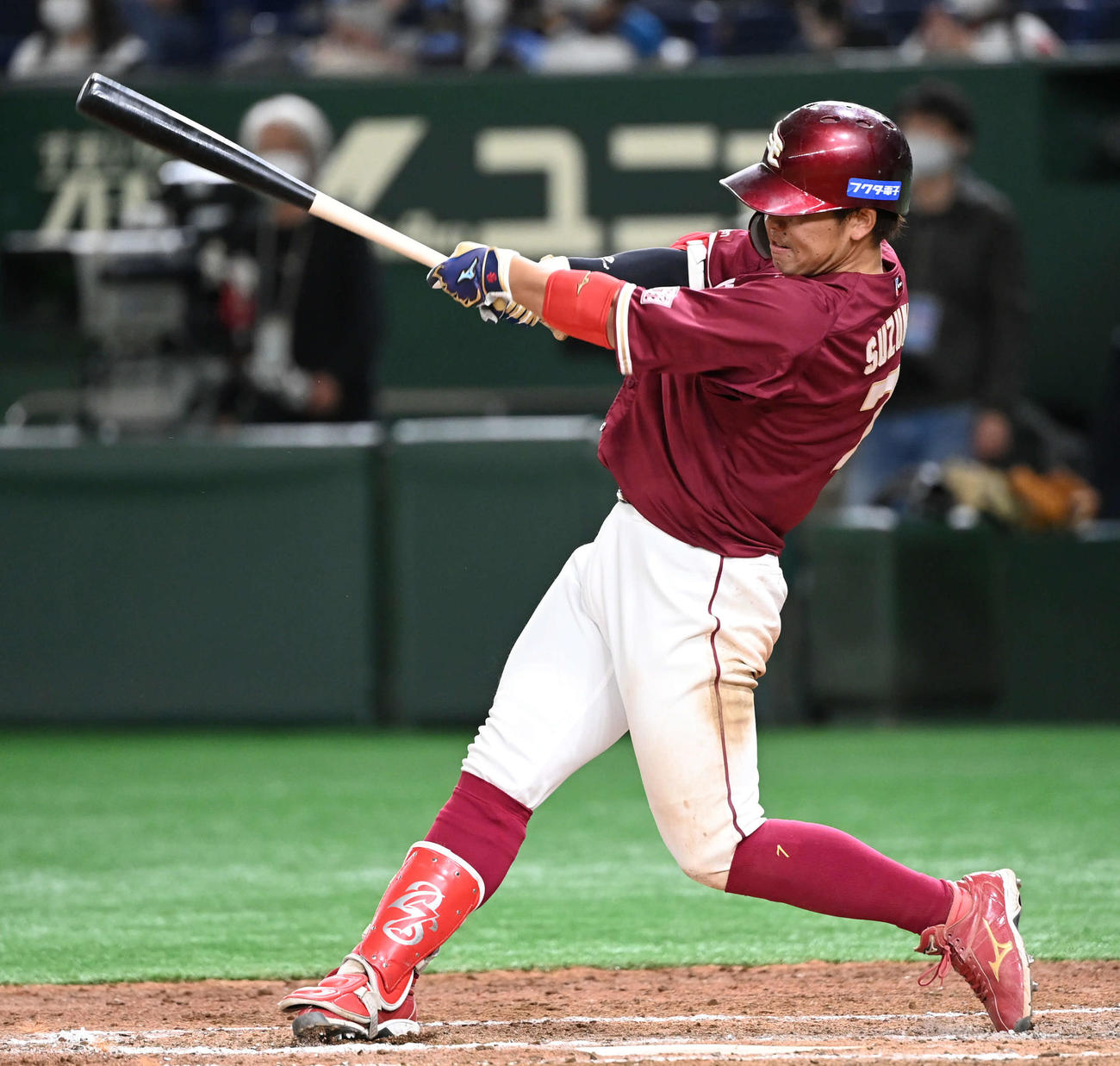 日本ハム対楽天　5回表楽天2死一、二塁、鈴木大は右前適時打を放つ（撮影・山崎安昭）