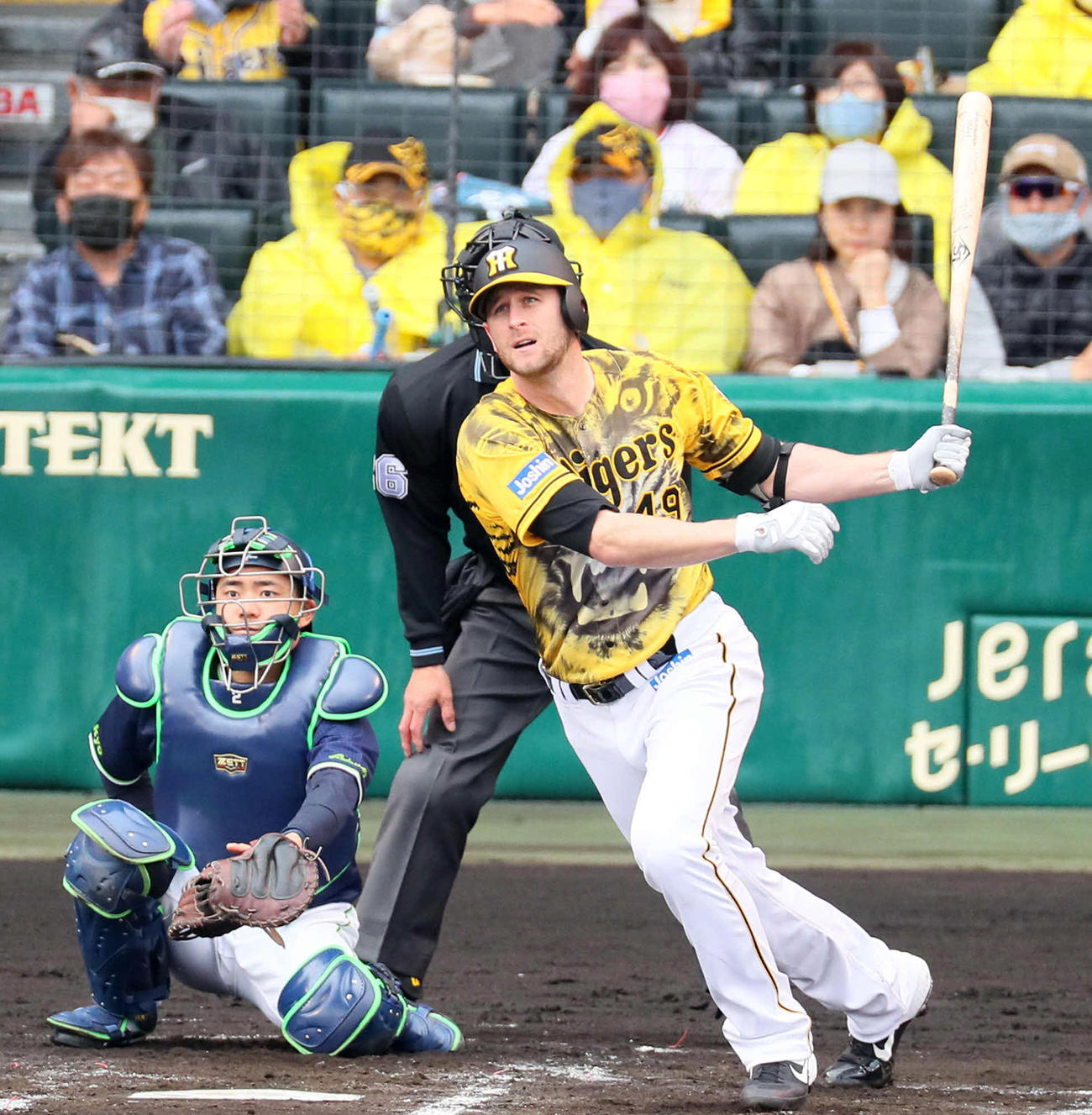 3回裏阪神無死、ガンケルは中前打を放つ（撮影・宮崎幸一）