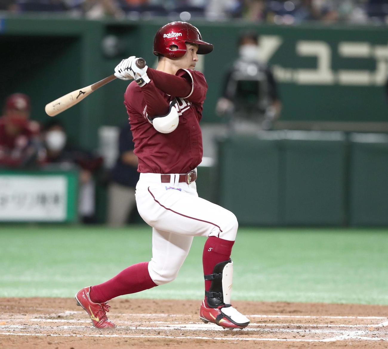 日本ハム対楽天　3回表楽天1死二塁、右前適時打を放つ茂木（撮影・黒川智章）
