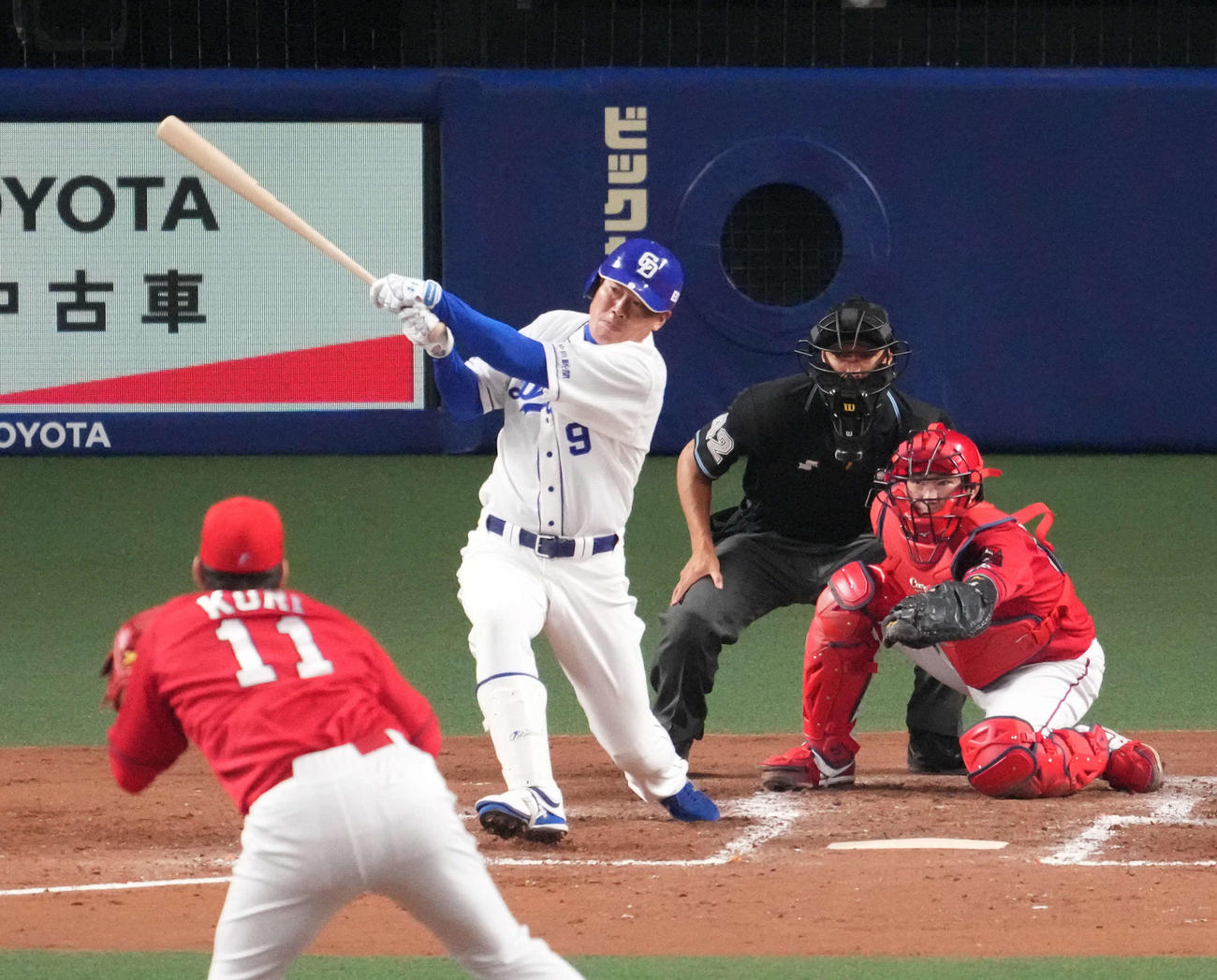 21年4月17日、中日対広島　4回裏中日1死二塁、右適時二塁打を放った福留