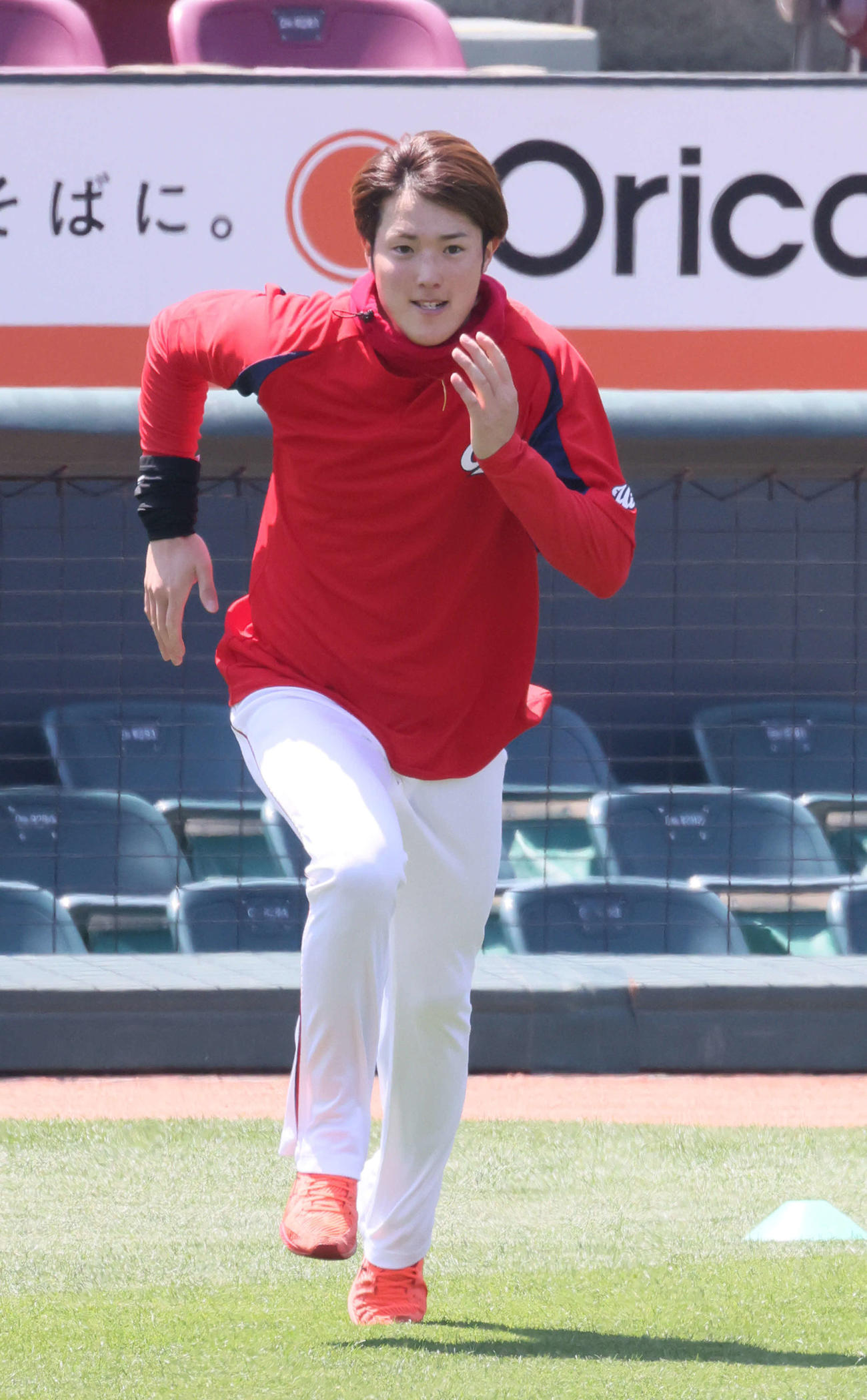 マツダスタジアムで走り込む広島森下（撮影・加藤孝規）