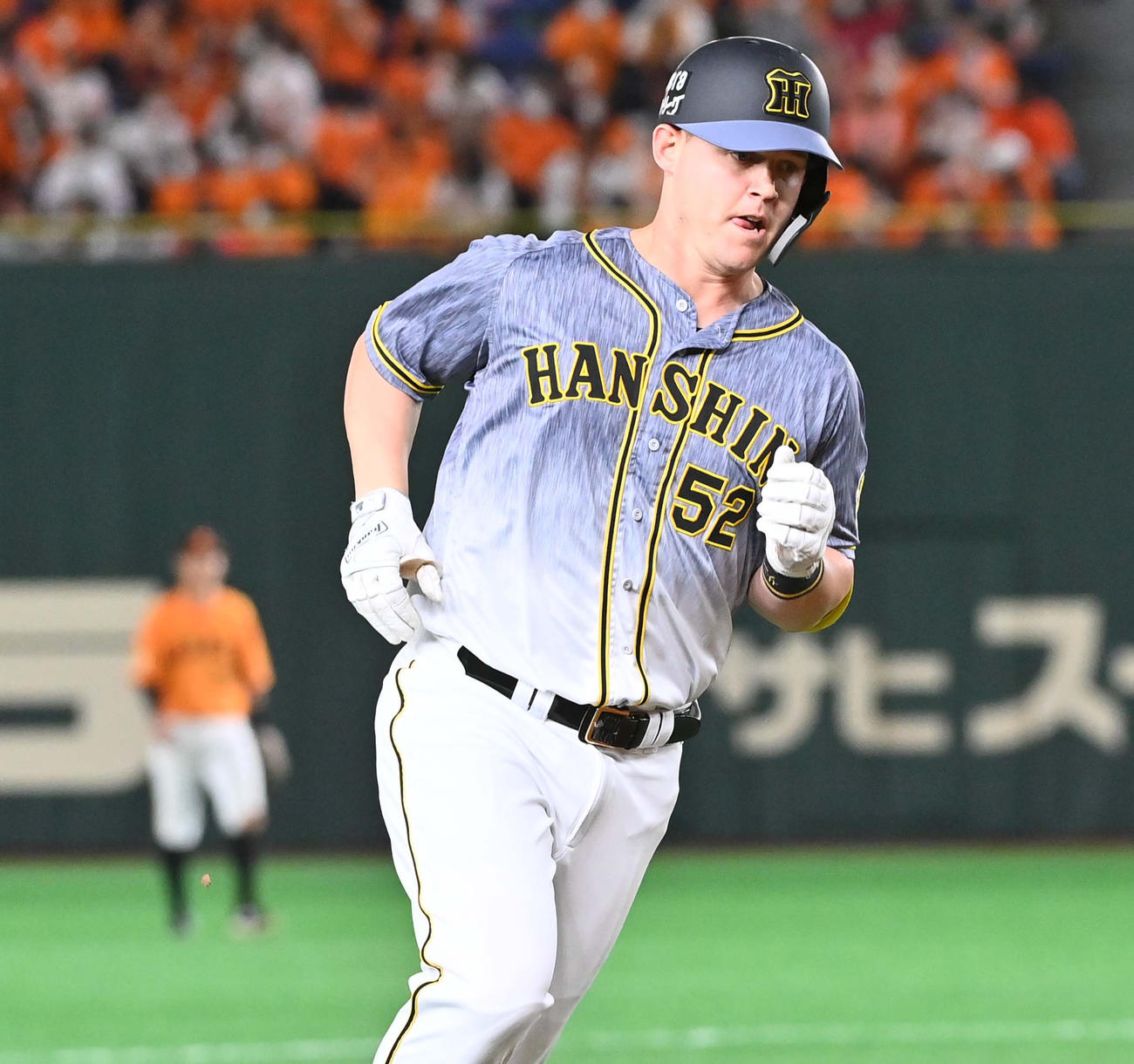 巨人対阪神　6回表阪神無死、中越えにソロ本塁打を放つサンズ（撮影・上田博志）