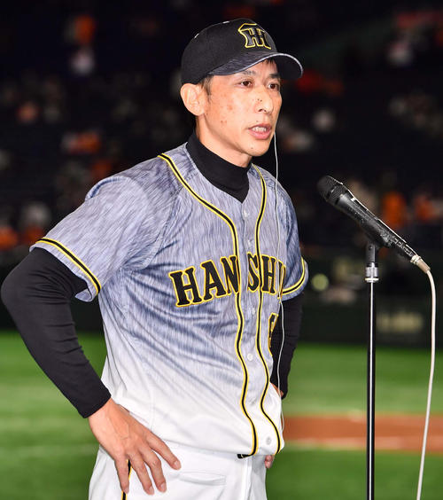 巨人対阪神　監督インタビューに応える矢野燿大監督（撮影・上田博志）