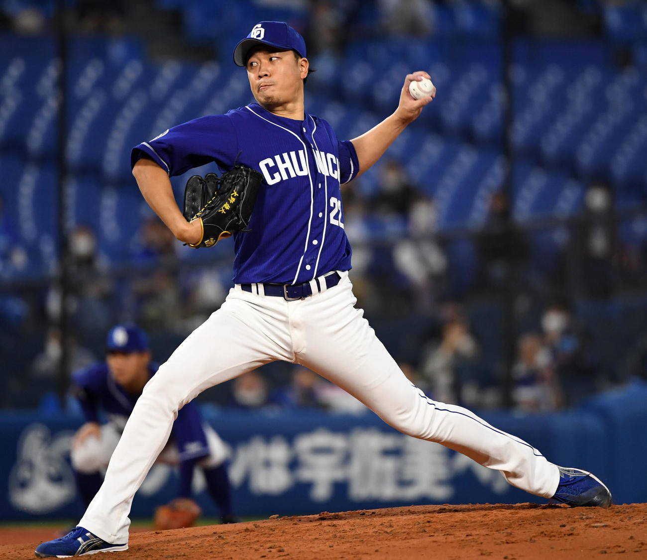 DeNA対中日　力投する中日先発の大野雄（撮影・横山健太）