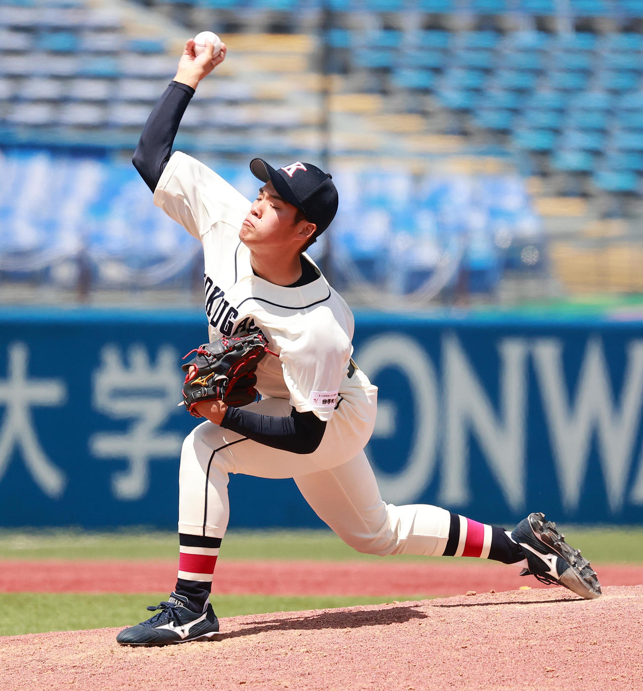 国学院大対青学大　力投する国学院大・坂口（撮影・野上伸悟）