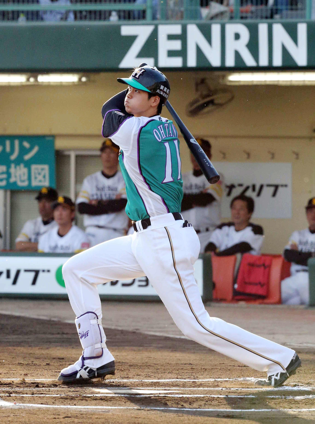 2016年5月17日のソフトバンクー日本ハム戦で1回表に大谷は左越えに2ラン本塁打を放つ