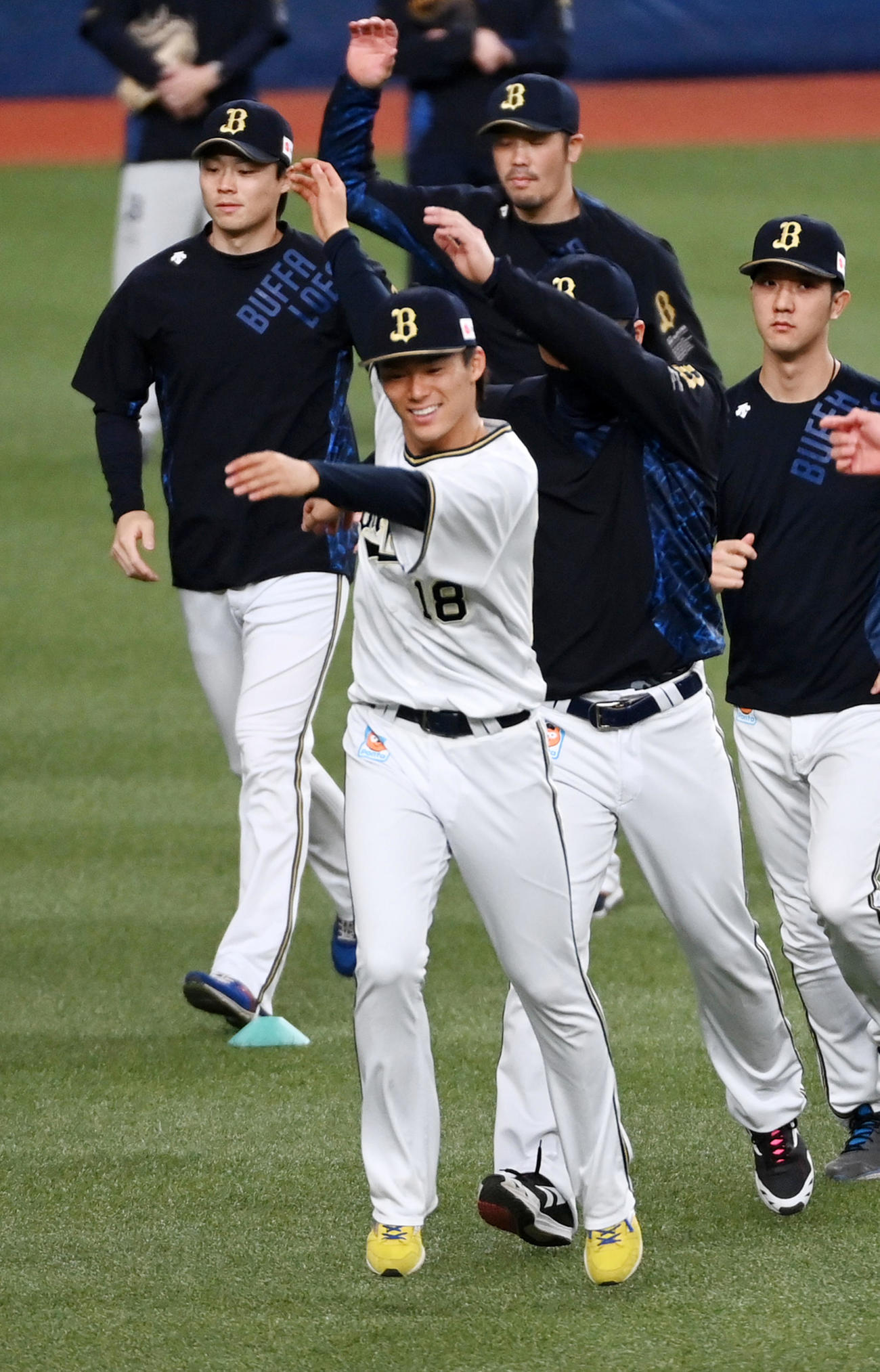 オリックス対西武　笑顔で練習を行う山本（撮影・前岡正明）
