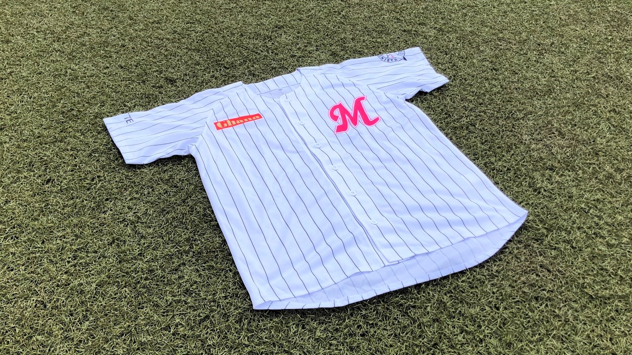 ロッテのグッズ付きチケット用ピンクユニホーム（球団提供