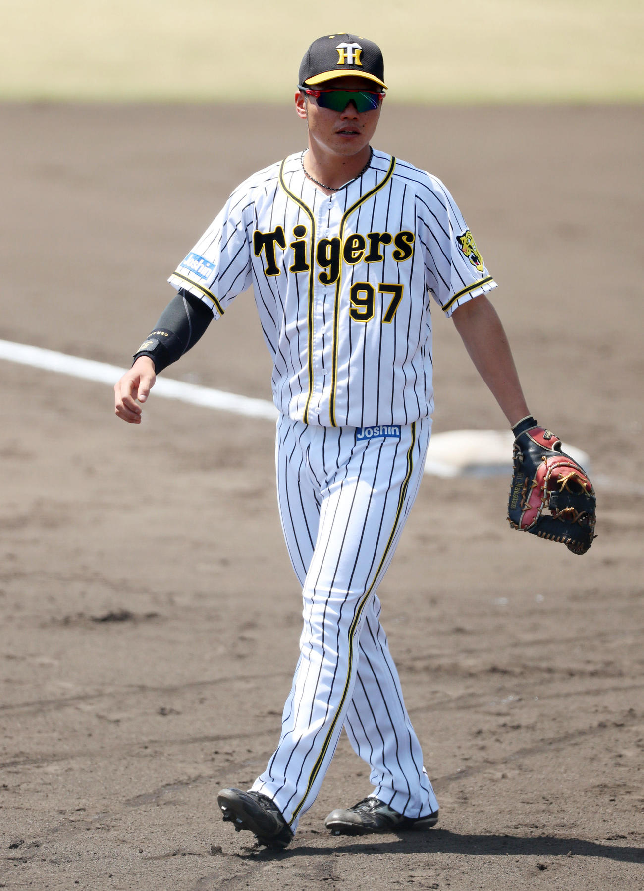 阪神対ソフトバンク　支配下登録され背番号97番となった小野寺（代表撮影）