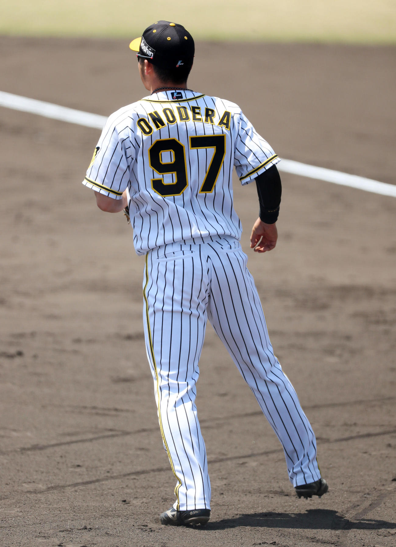 阪神対ソフトバンク　この試合から背番号が97番となった小野寺（代表撮影）