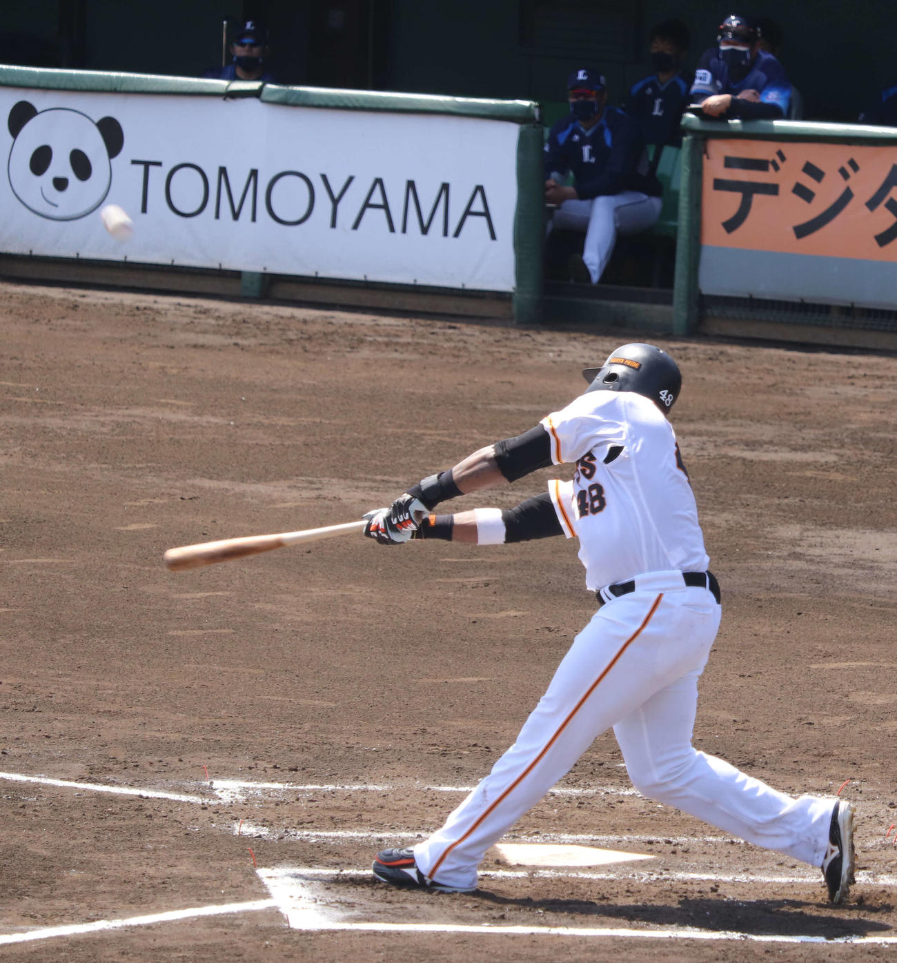 巨人対西武　「4番二塁」で実戦復帰した巨人ウィーラー（撮影・小早川宗一郎）
