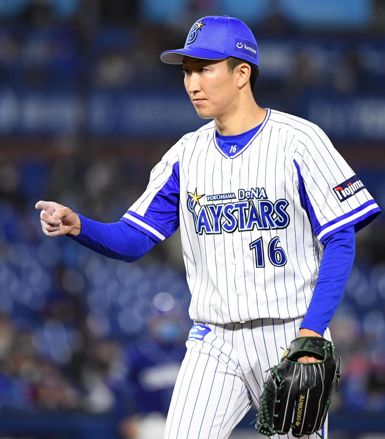 DeNA対中日　6回表を無失点に抑えベンチへ引き揚げるDeNA大貫（撮影・横山健太）