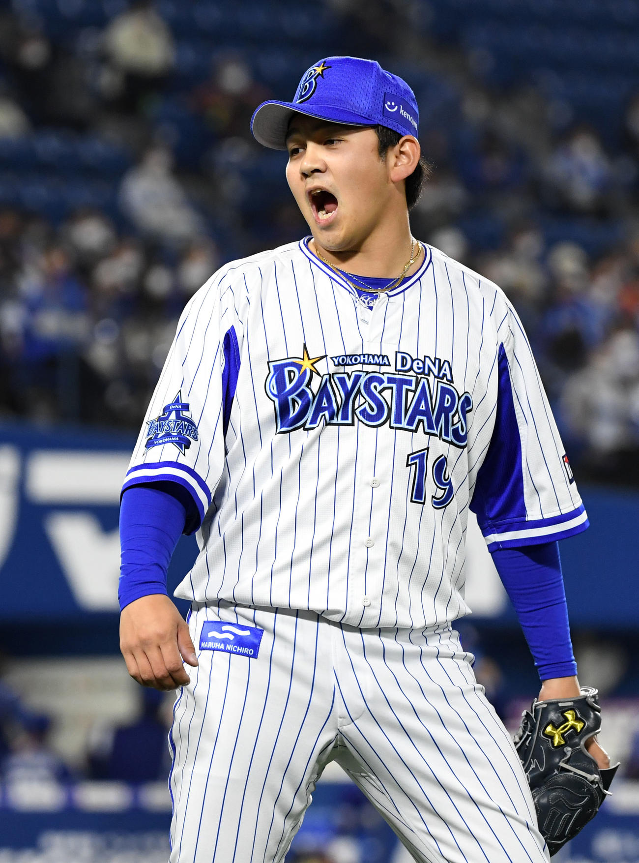 DeNA対中日　8回表を無失点に抑えほえるDeNA山崎（撮影・横山健太）