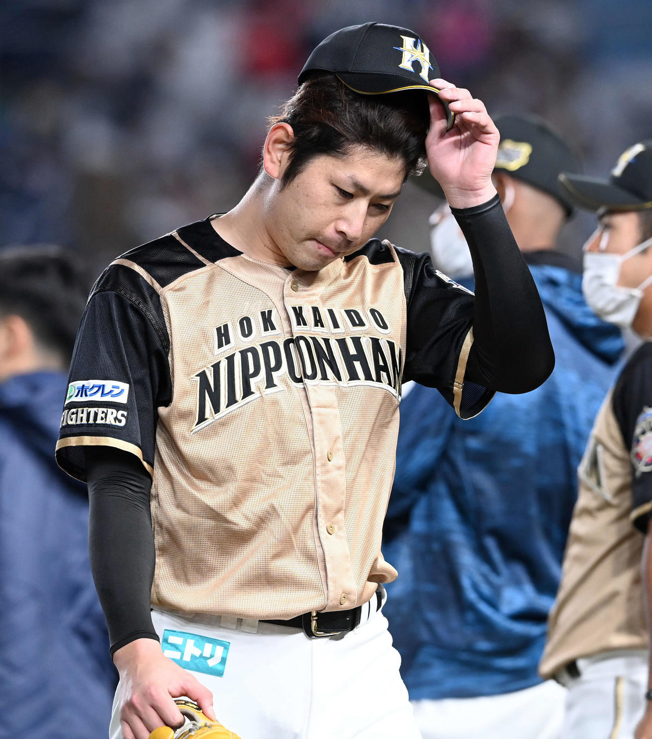 ロッテ対日本ハム　5回、6安打4失点でマウンドを降りた日本ハムの先発加藤（撮影・たえ見朱実）