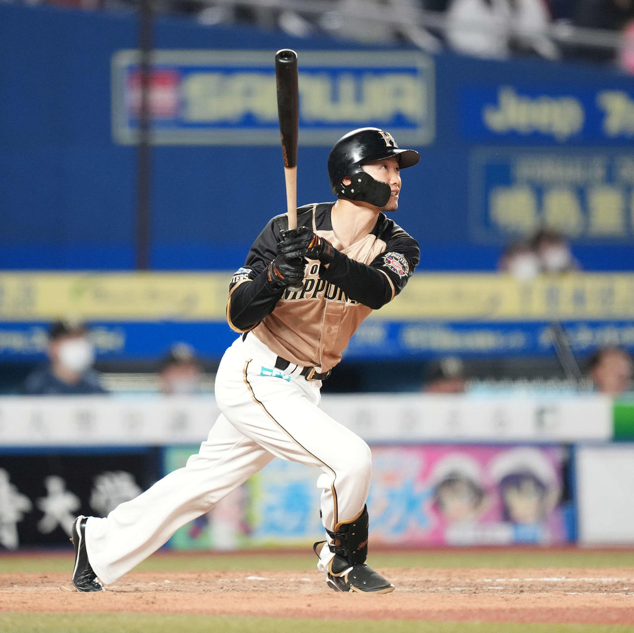 ロッテ対日本ハム　5回表日本ハム1死、右越えソロ本塁打を放つ西川（撮影・鈴木みどり）