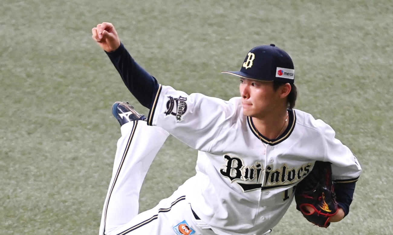 キャッチボールを行うオリックス山本（2021年4月20日撮影）