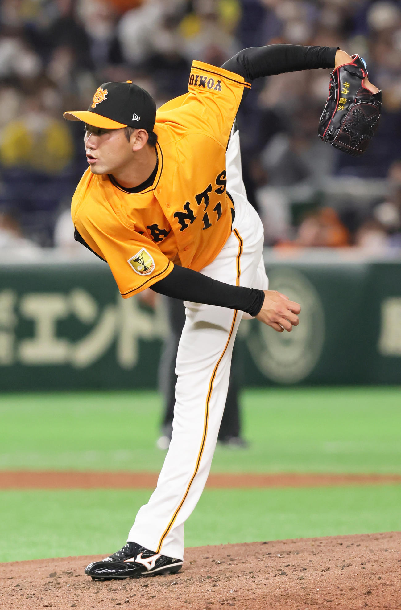巨人対阪神　巨人2番手で登板する平内（撮影・足立雅史）