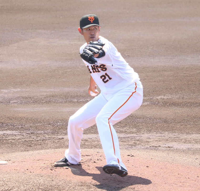 イースタン・リーグ巨人対西武　先発し力投する巨人井納（撮影・久永壮真）