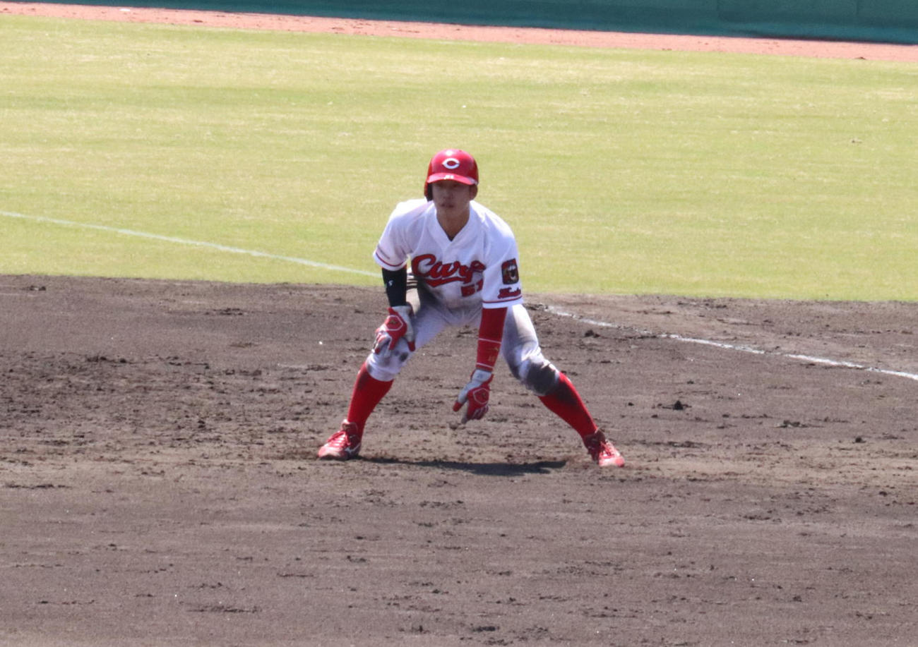 ウエスタン・リーグのオリックス戦で出塁した広島小園海斗内野手（撮影・前原淳）