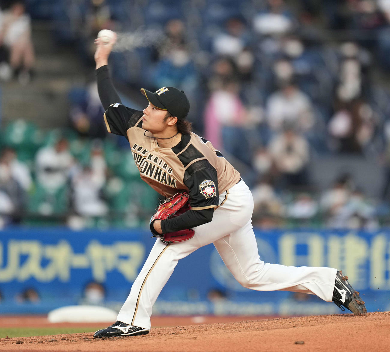 ロッテ対日本ハム　先発し力投する日本ハム伊藤（撮影・鈴木みどり）