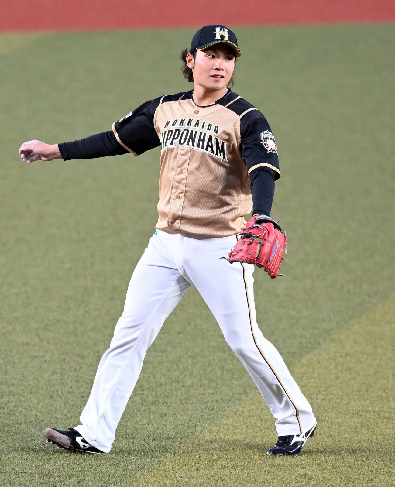 ロッテ対日本ハム　1回を無失点に抑え、笑顔を見せる日本ハムの先発伊藤（撮影・たえ見朱実）