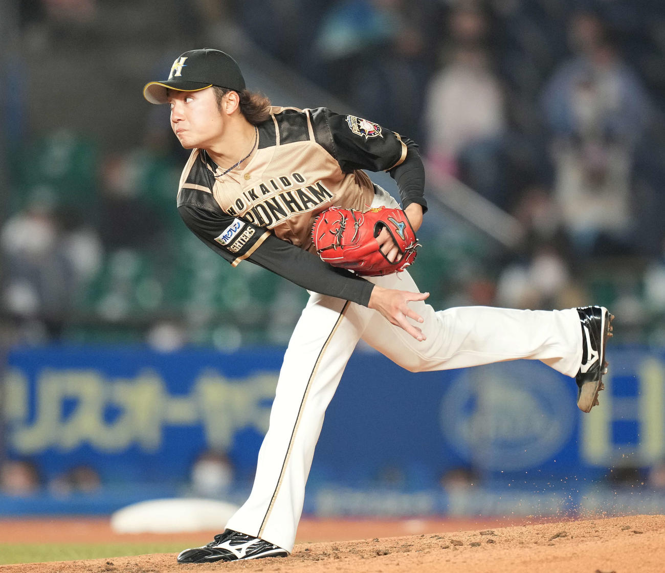 ロッテ対日本ハム　先発し力投する日本ハム伊藤（撮影・鈴木みどり）