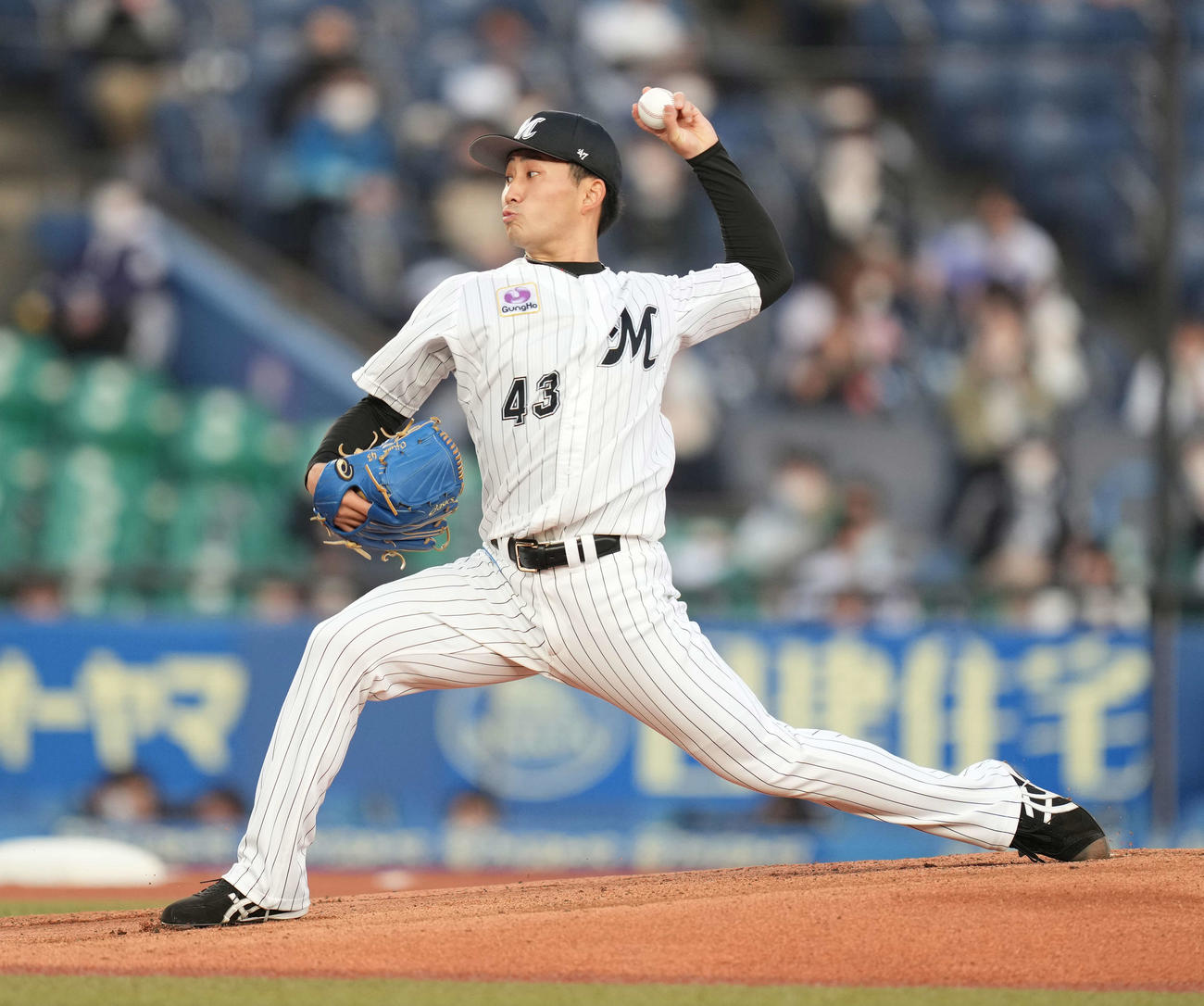 ロッテ対日本ハム　先発し力投するロッテ小島（撮影・鈴木みどり）