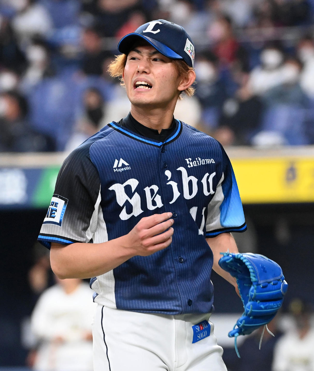 オリックス対西武　3回、吉田正に先制本塁打を打たれ厳しい表情でベンチに戻る今井（撮影・前岡正明）