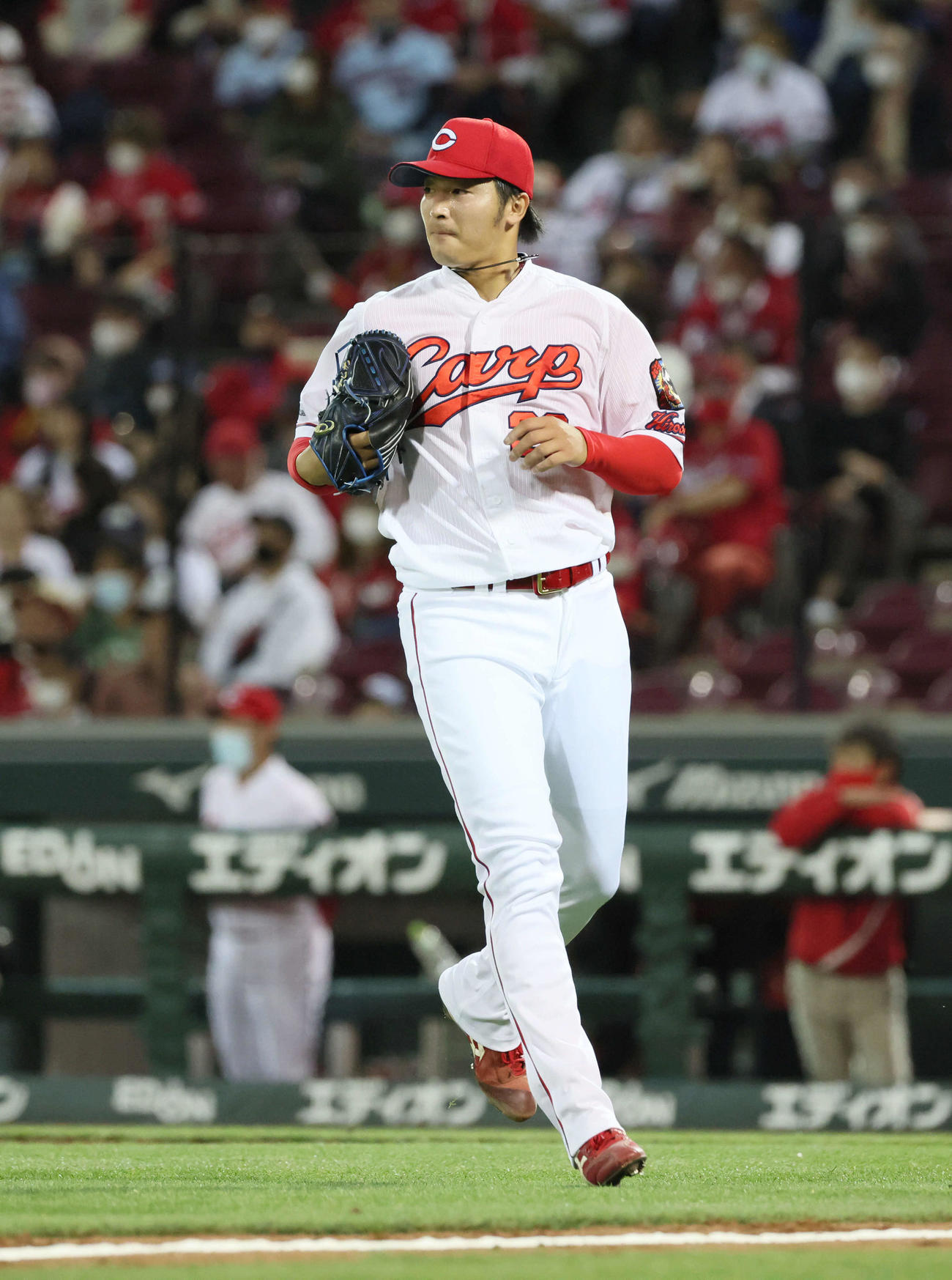 広島対ヤクルト　6回表ヤクルト1死一、二塁、青木に先制中前適時打を打たれた床田（撮影・加藤孝規）