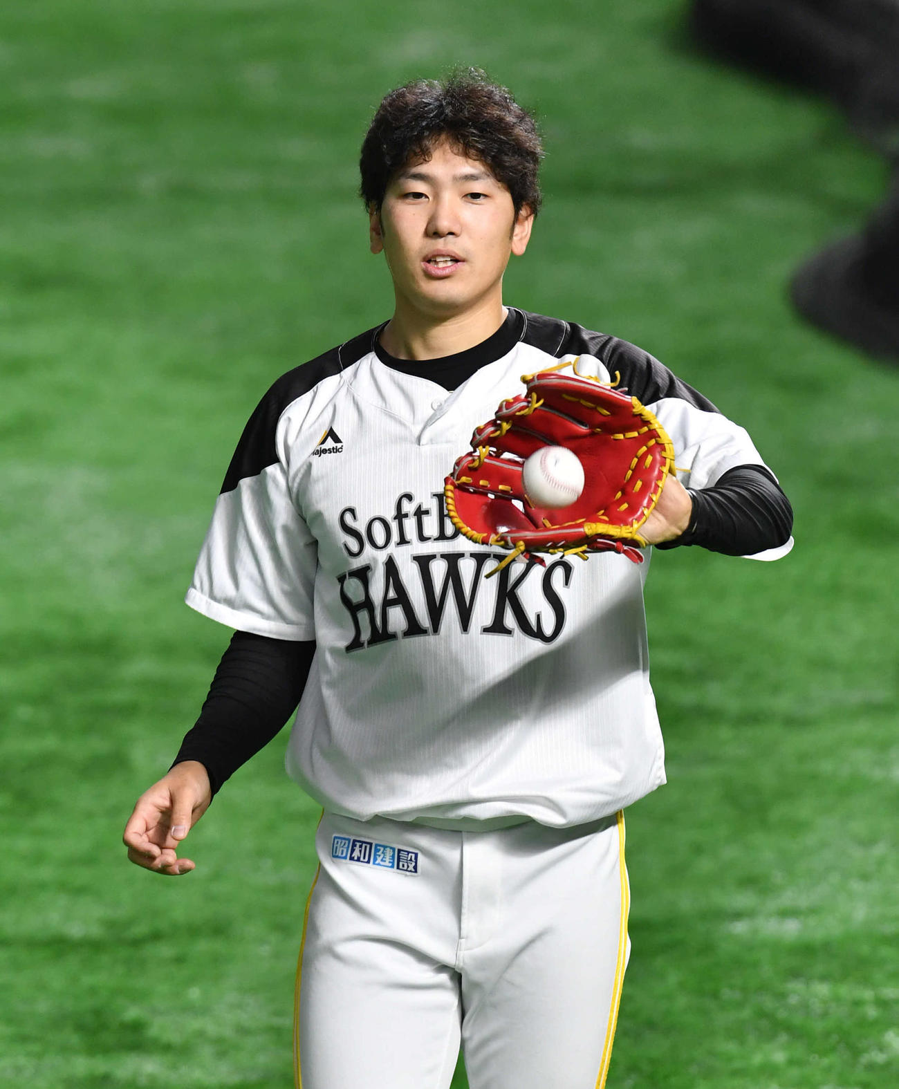 キャッチボールを行う石川（撮影・岩下翔太）