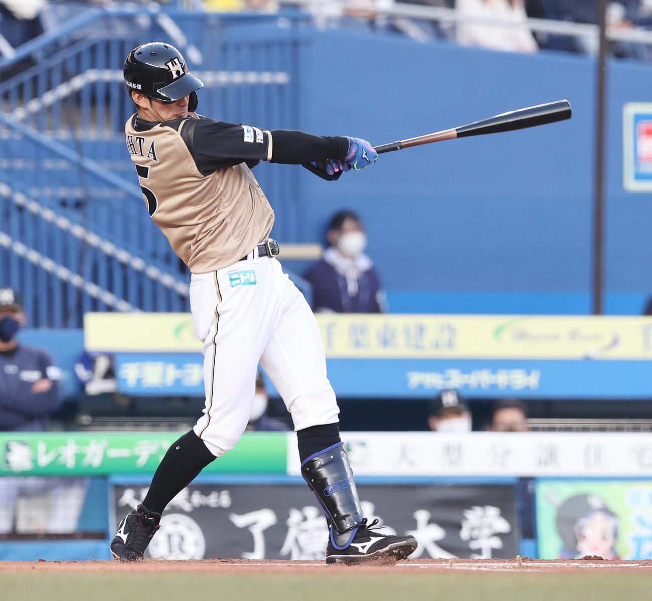 ロッテ対日本ハム　1回表日本ハム無死、先制の先頭打者本塁打を放つ大田（撮影・垰建太）