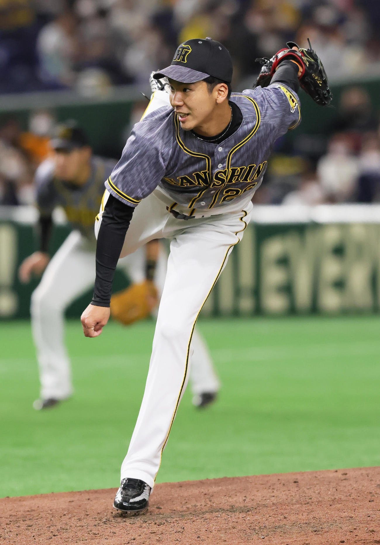 巨人対阪神　4回から登板した阪神小野（撮影・足立雅史）