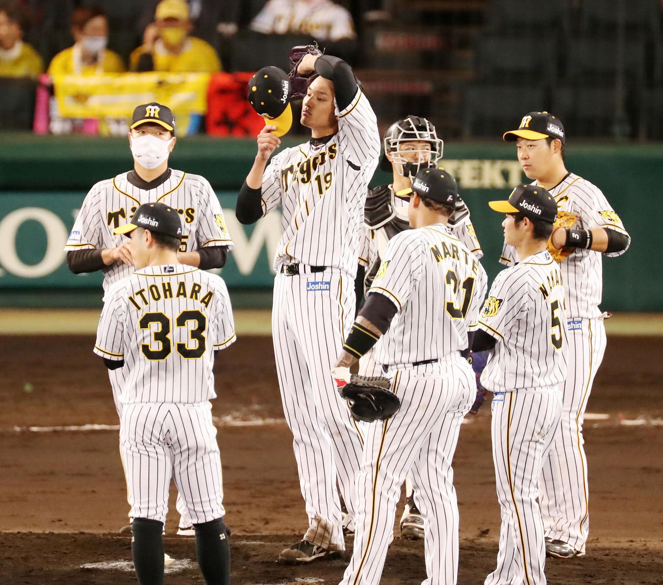 阪神対DeNA 5回表DeNA無死、藤浪はオースティンに死球を与えたところで降板となる（撮影・加藤哉）