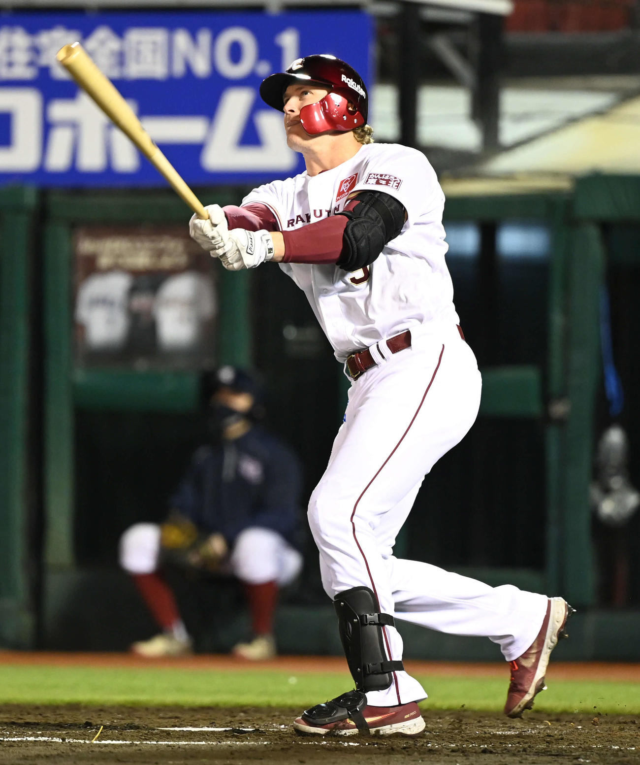 楽天対西武　4回裏楽天1死、ディクソンは左越えソロ本塁打を放つ（撮影・山崎安昭）