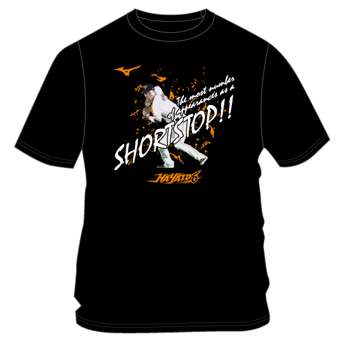 巨人坂本の「遊撃手通算最多出場」記念ミズノTシャツ（球団提供）