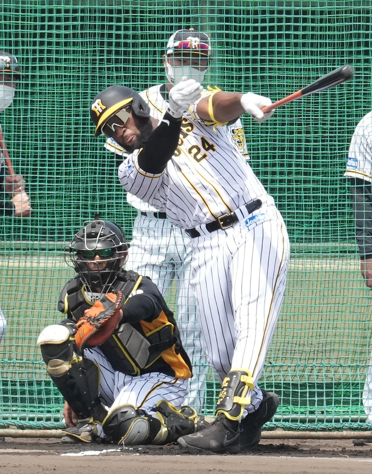 右打席で打撃練習をするロハス（代表撮影）