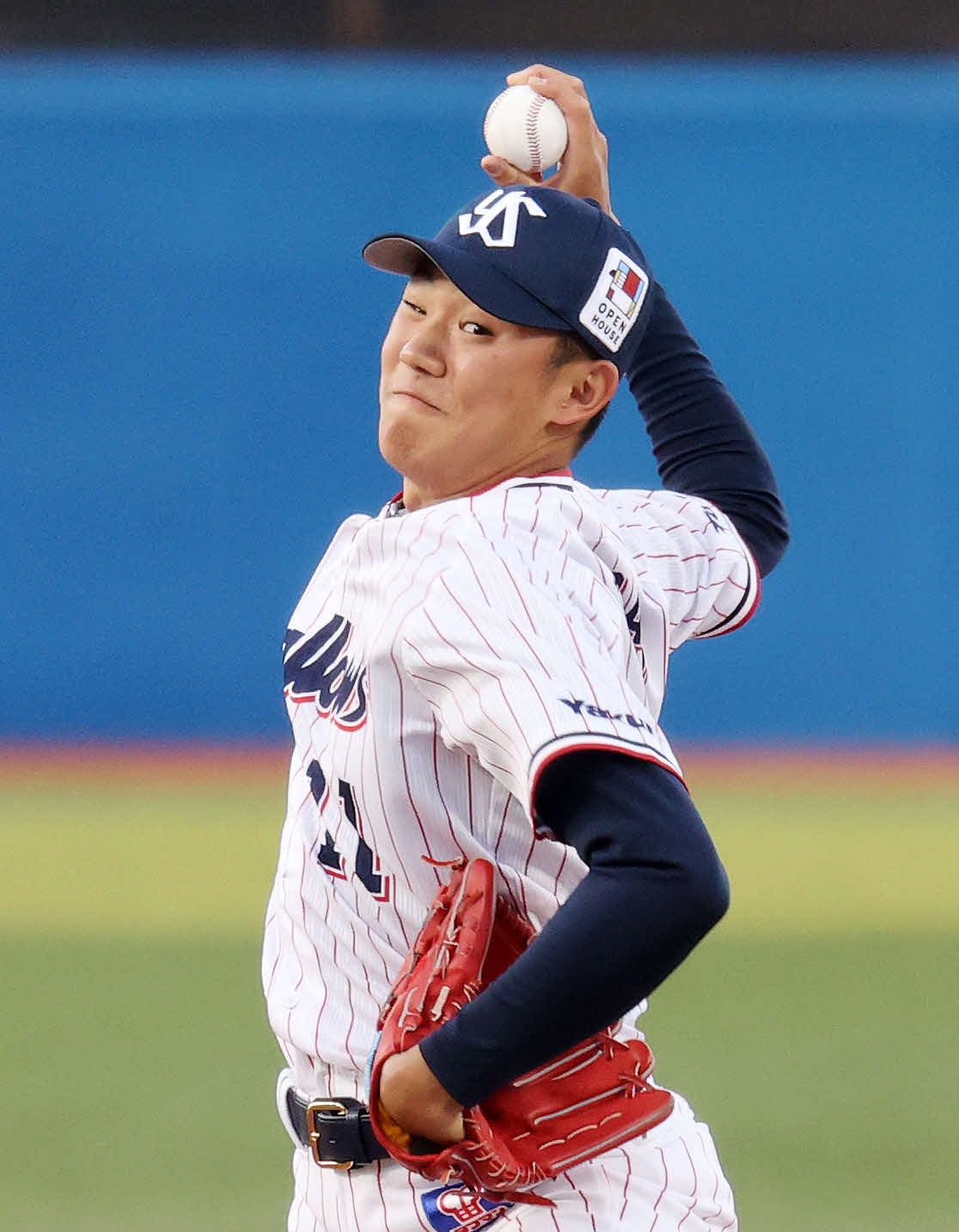 ヤクルト対中日　先発し力投するヤクルト奥川（撮影・鈴木正人）