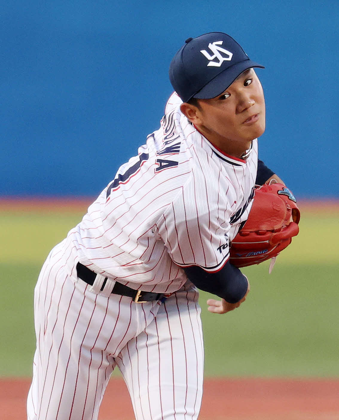 ヤクルト対中日　先発し力投するヤクルト奥川（撮影・鈴木正人）