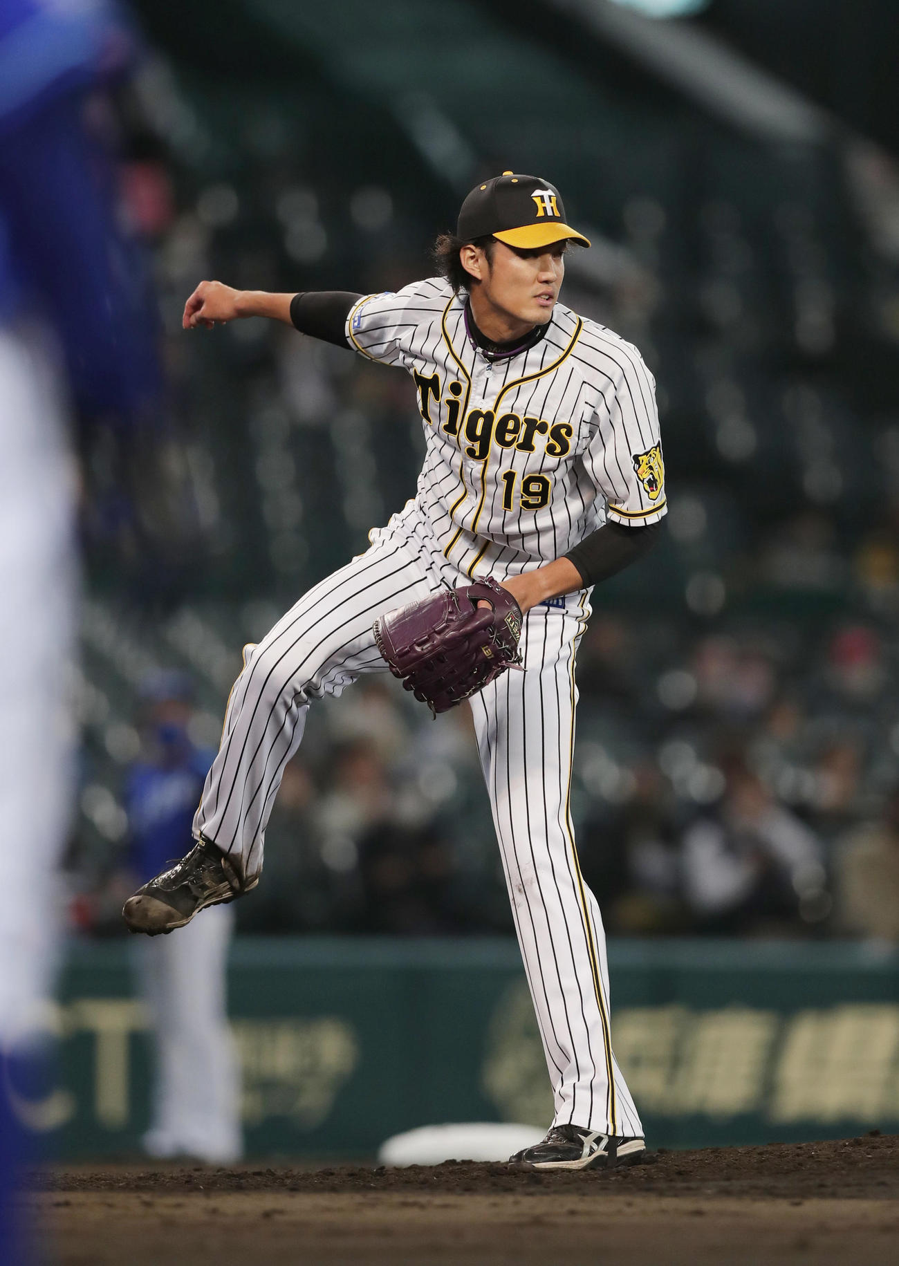 阪神対DeNA 3回表DeNA2死二塁、佐野に中越え適時二塁打を浴びる藤浪（撮影・前田充）