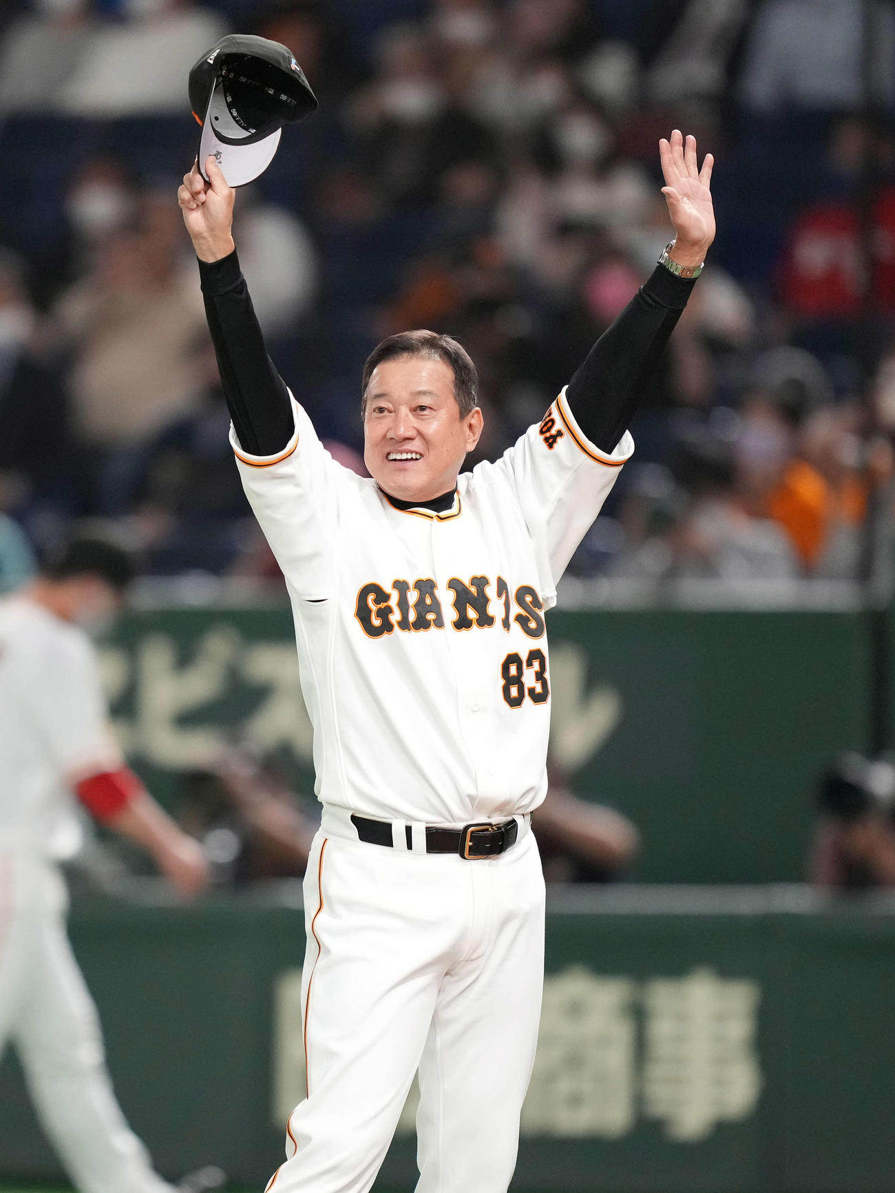 巨人対広島　広島に勝利し、ファンの声援に応える巨人原監督（撮影・鈴木みどり）